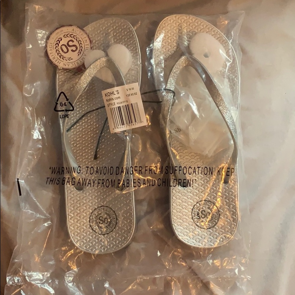 NWT flip flops !! 7/8